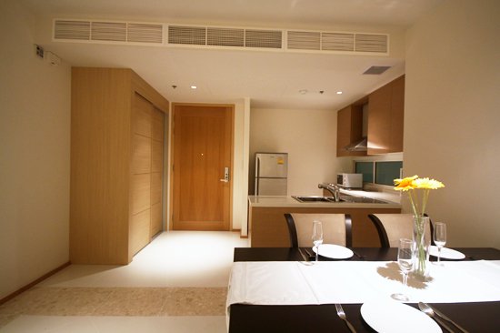 The Empire Place Sathorn condo to rent near The Met