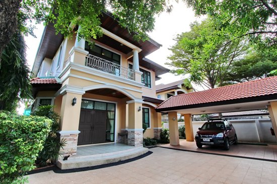 Partly furnished house for rent in Sukhumvit 63-71, Bangkok | 2 km. to ...